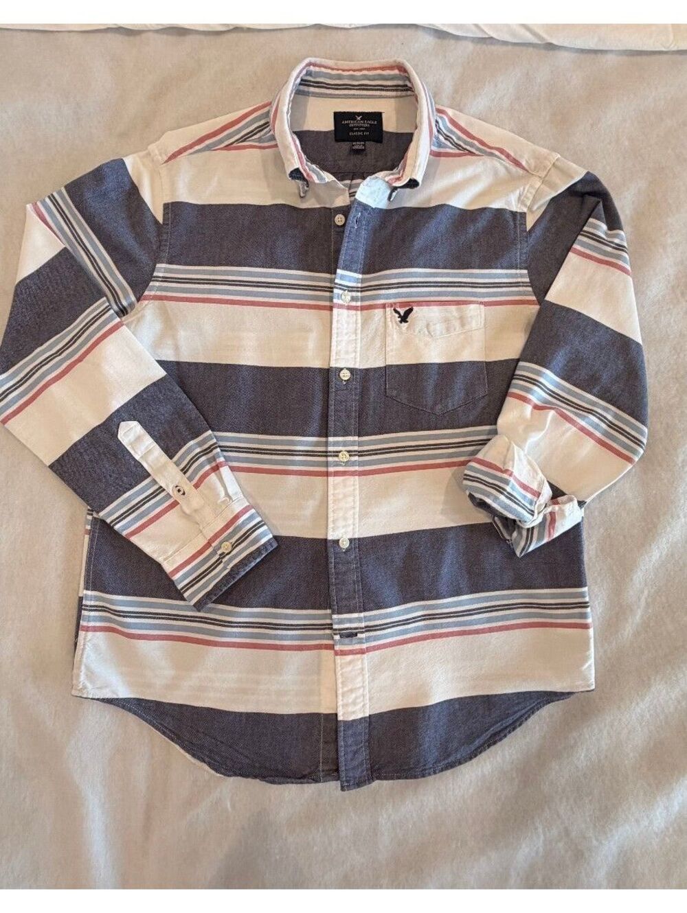 American Eagle Men's Button Down in Navy & White Stripe size M